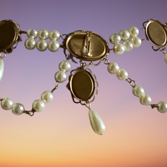 Renaissance Medieval Gown Dress Brooch - Picture 4 of 5